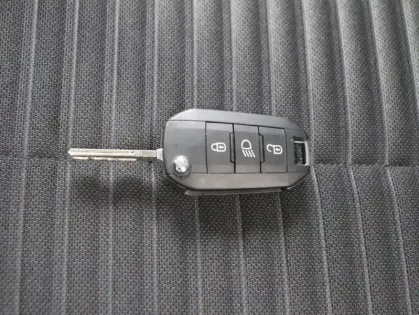 Photo 13 Peugeot 208  1.2 PureTech 100ch S&S Style EAT8