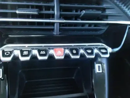 Photo 13 Peugeot 208  1.2 PureTech 100ch S&S STYLE