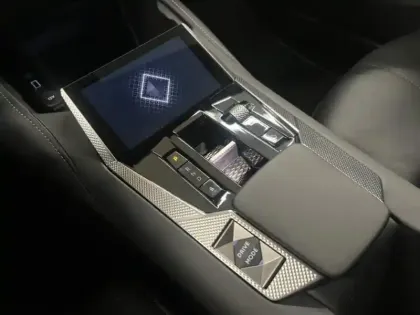 Photo 14 DS DS 4  E-TENSE 225ch Rivoli