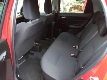 Photo 11 Suzuki Swift  1.2 Dualjet Hybrid 83ch Privilège