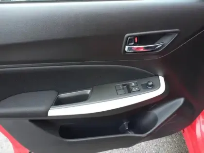 Photo 14 Suzuki Swift  1.2 Dualjet Hybrid 83ch Privilège