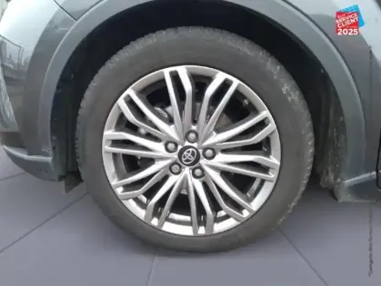 Photo 9 Toyota C-HR  184h Distinctive 2WD E-CVT MY22