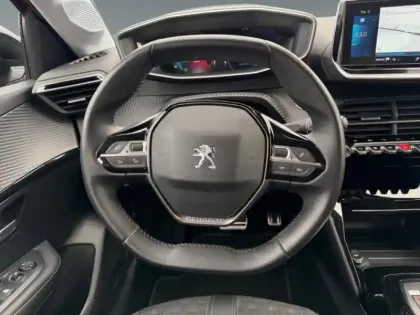 Photo 11 Peugeot 208  e- 136ch Roadtrip