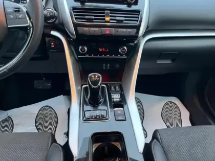 Photo 10 Mitsubishi Eclipse Cross  2.4 MIVEC PHEV 188ch Business 4WD 2023