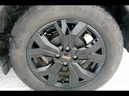 Photo 6 Dacia Jogger  1.6 hybrid 140ch Extreme 7 places -24