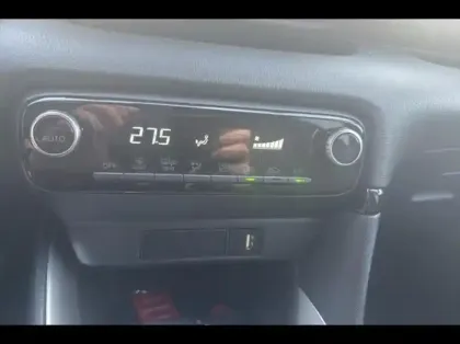 Photo 14 Toyota Yaris  116h Design 5p MY22