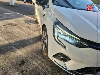 Photo 12 Renault Clio  1.6 E-Tech 140ch Première Edition