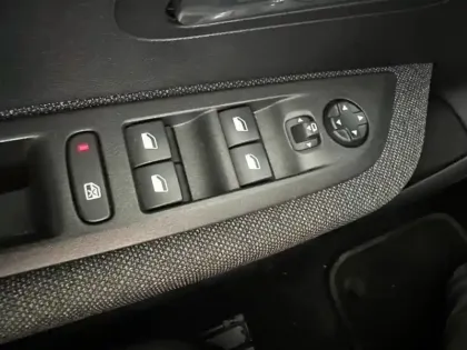 Photo 9 Peugeot 208  e- 136ch Style