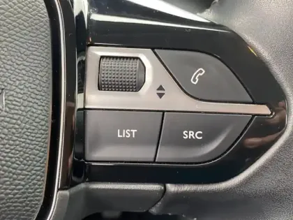 Photo 14 Peugeot 208  e- 136ch Style