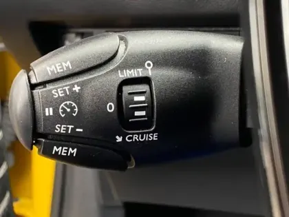 Photo 13 Peugeot 208  e- 136ch Style