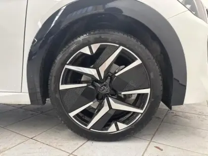 Photo 5 Peugeot 208  1.2 Hybrid 110ch GT e-DCS6