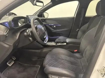 Photo 14 Peugeot 208  1.2 Hybrid 110ch GT e-DCS6