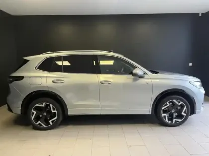 Photo 7 Volkswagen Tiguan  1.5 eHybrid 204ch R-Line Exclusive DSG6