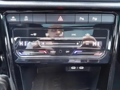 Photo 14 Volkswagen T-roc  1.5 TSI EVO 150ch R-Line DSG7