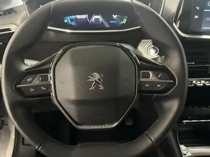 Photo 14 Peugeot 208  e- 136ch Allure Pack