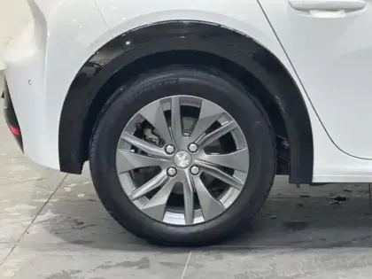 Photo 10 Peugeot 208  e- 136ch Allure Pack