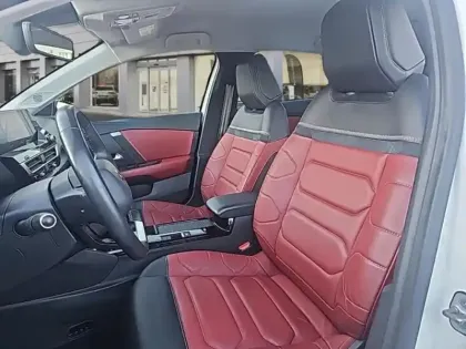 Photo 8 Citroën C4  Moteur électrique 136ch (100 kW) Shine Pack Automatique