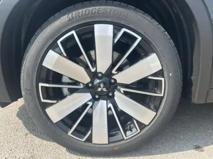 Photo 8 Mitsubishi Outlander  2.4 PHEV 306ch Instyle 4WD