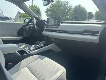 Photo 10 Mitsubishi Outlander  2.4 PHEV 306ch Instyle 4WD