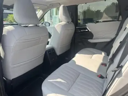 Photo 11 Mitsubishi Outlander  2.4 PHEV 306ch Instyle 4WD