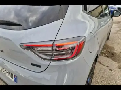 Photo 13 Renault Clio  1.6 E-Tech 145ch full hybrid esprit Alpine - 24