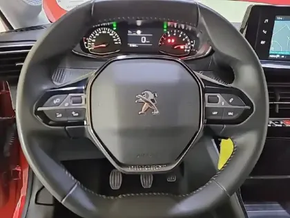 Photo 8 Peugeot 208  PureTech 100 S&S BVM6