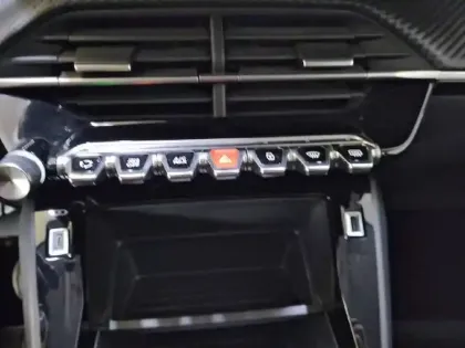 Photo 24 Peugeot 208  PureTech 100 S&S BVM6