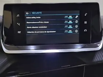 Photo 21 Peugeot 208  PureTech 100 S&S BVM6