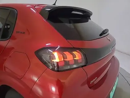 Photo 16 Peugeot 208  PureTech 100 S&S BVM6