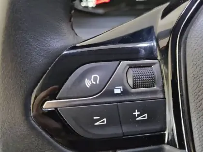 Photo 26 Peugeot 208  PureTech 100 S&S BVM6