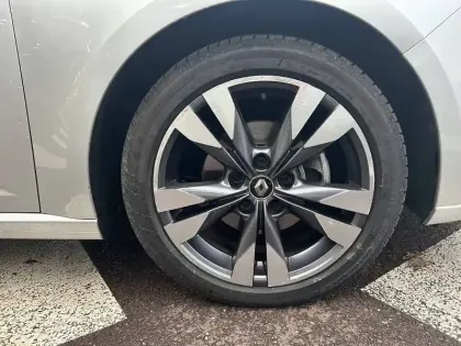 Photo 10 Renault Megane Mégane IV Estate Blue dCi 115 EDC