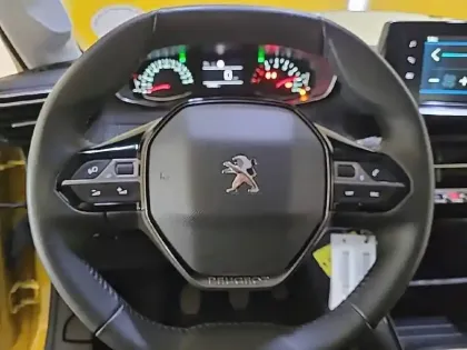 Photo 8 Peugeot 208  PureTech 75 S&S BVM5