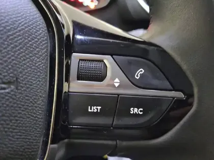 Photo 59 Peugeot 208  PureTech 75 S&S BVM5