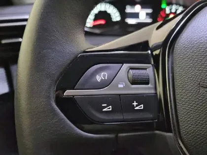 Photo 58 Peugeot 208  PureTech 75 S&S BVM5