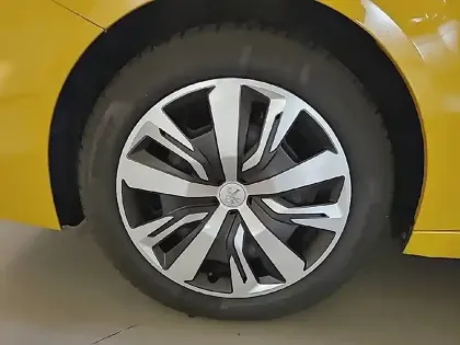 Photo 43 Peugeot 208  PureTech 75 S&S BVM5