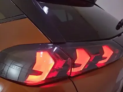 Photo 16 Peugeot 2008  Electrique 136 ch