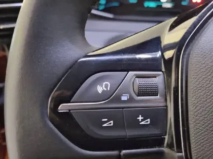 Photo 27 Peugeot 2008  Electrique 136 ch