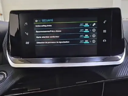 Photo 21 Peugeot 2008  Electrique 136 ch