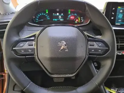 Photo 8 Peugeot 2008  Electrique 136 ch