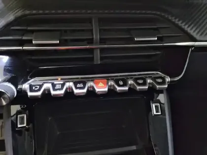 Photo 24 Peugeot 2008  Electrique 136 ch