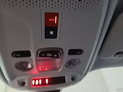 Photo 25 Peugeot 2008  Electrique 136 ch