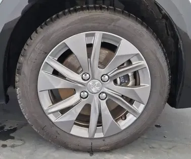 Photo 8 Peugeot 208  Electrique 50 kWh 136ch