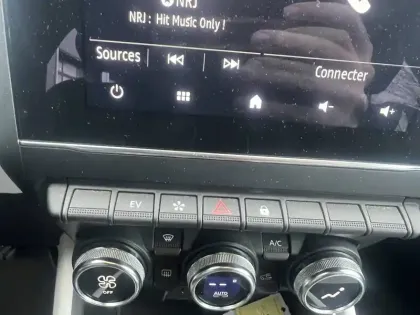 Photo 23 Renault Clio  E-Tech 140 - 21