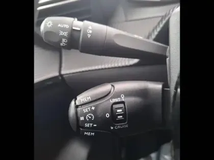 Photo 24 Peugeot 208  BlueHDi 100ch S&S BVM5