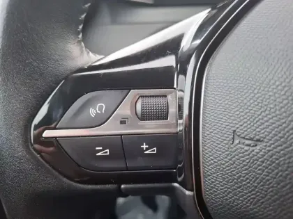 Photo 25 Peugeot 208  BlueHDi 100ch S&S BVM5