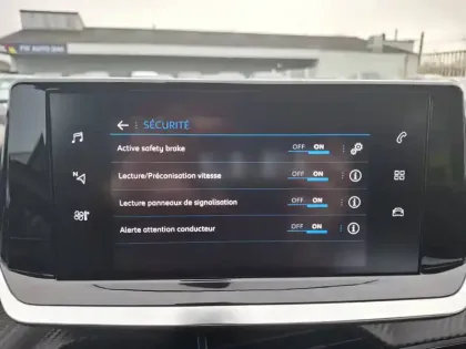 Photo 32 Peugeot 208  BlueHDi 100ch S&S BVM5