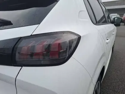 Photo 12 Peugeot 208  BlueHDi 100ch S&S BVM5