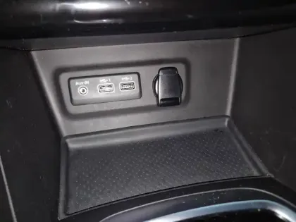 Photo 13 Renault Megane Mégane IV Berline E-TECH Plug-In Hybride 160