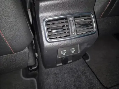 Photo 23 Renault Megane Mégane IV Berline E-TECH Plug-In Hybride 160