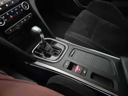 Photo 12 Renault Megane Mégane IV Berline E-TECH Plug-In Hybride 160